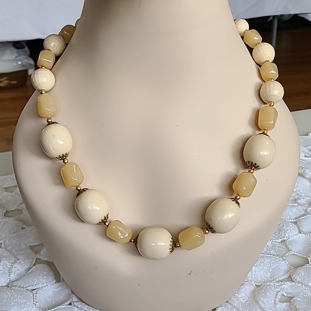 Vintage Single Strand Necklace